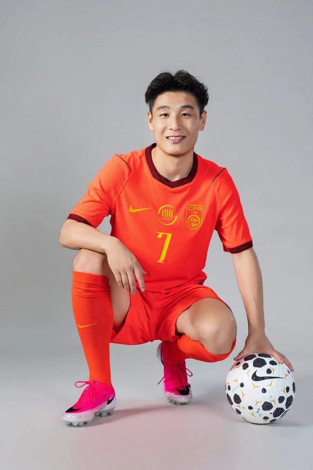 ESPN记者：湖人队内部人士暗示詹姆斯父子可能一起转投新球队