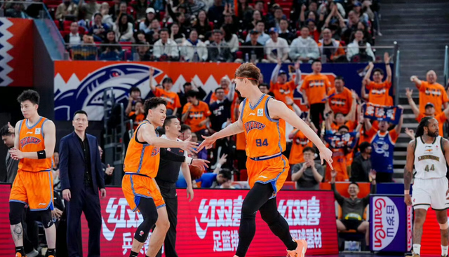 尊龙凯时打球就要“夯爆”？虎扑老哥的篮球哲学炸了